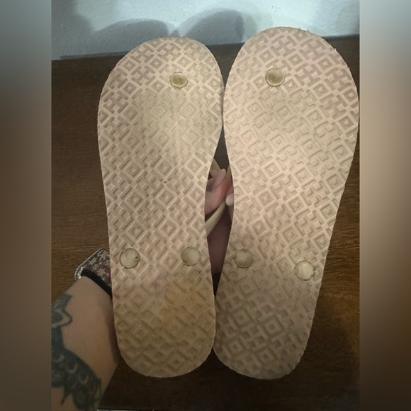 Tory Burch Solid Thin Flip Flop Flat Sandal PVC/EVA Peach Whip/Tory BuCream Sz 9 - Picture 8 of 10